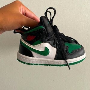Air Jordan 1 Mid ‘Black Pine Green’ TD